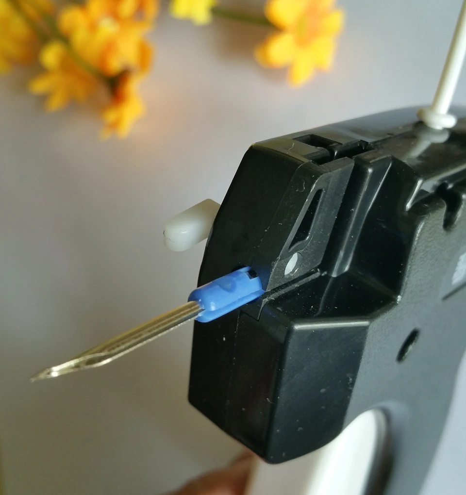 

High quality 2000pcs STANDARD 55mm Garment CLOTHING Price Label Tagging Tag TAGGER Gun Barbs and 1pcs Tag Gun