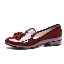 Черный маленький Обувь кожаная для девочек женские в британском стиле бахромой с закрытым острым носком без каблука Обувь хороший Демисезонный дикие низкой с Лоферы для женщин