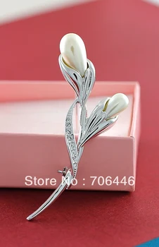 

Rhodium Plated Clear Rhinestone Diamante Cream Pearl Pretty Bunch Flower Bouquet Brooch