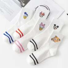 Милые Носки с рисунком Микки, Минни, утки, рыбы; хлопковые спортивные носки для девочек; сезон весна-осень; женские японские носки до лодыжки; носки в белую полоску