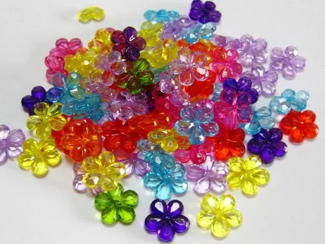 

200 Mixed Colour Transparent Acrylic Faceted Flower Charm Beads 14mm