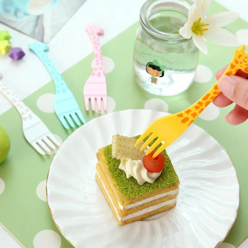 

12pcs/ bag Cartoon Plastic Giraffe Food Fruit Fork Picks Set Mix color Tableware D1