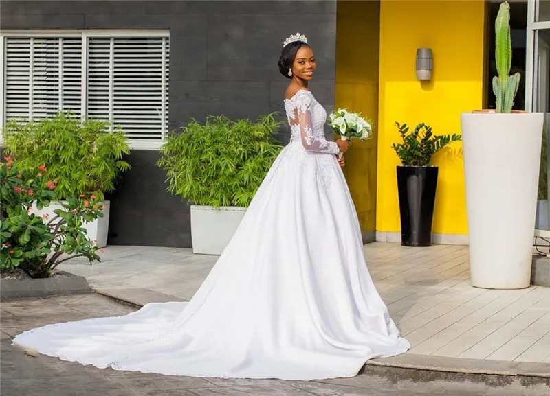 black-girls-2018-new-lace-applique-wedding-dresses-v-neck-long-illusion-sleeves-court-train-wedding-dress-bridal-gowns-robe-de-mariee (2)