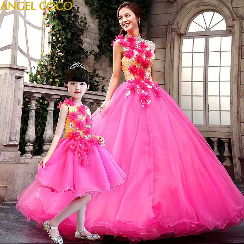 gown mother daughter