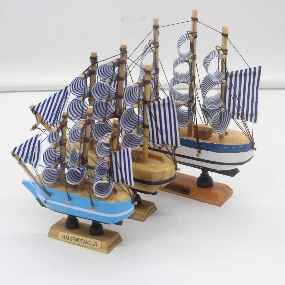 

2019 Retro Wooden Mini Sailing Boat Model Statues Sculptures for Home Desktop Decor Crafts Birthday Gift Children 's Day Gift