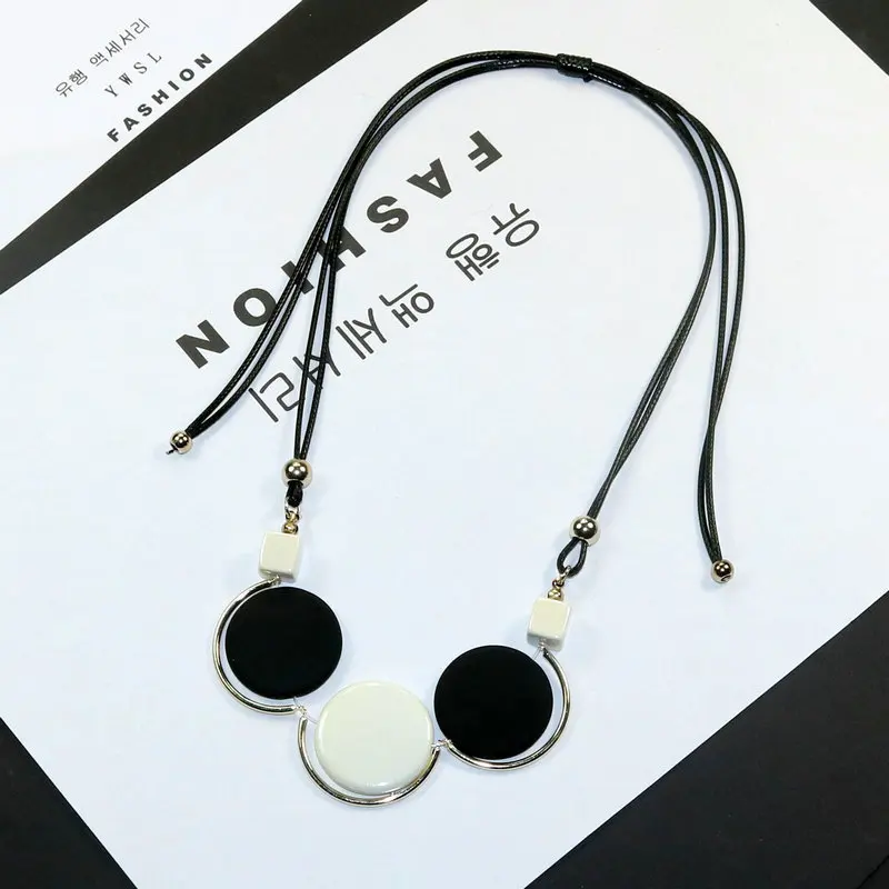 

Spring Summer Simple Fresh New Woman Necklaces Jewelry Round Resin Pendant Rope Chain Sweater Necklace Fashion Accessories