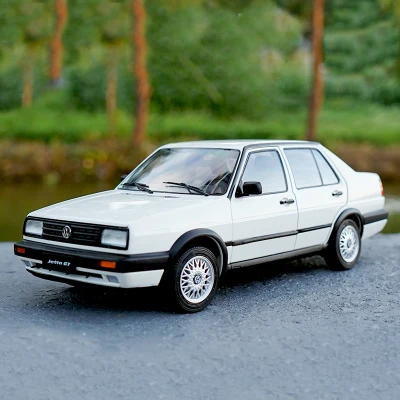 Высокая имитация 1:18 классический старый Jetta сплав модель литья под давлением металлическая модель автомобиля Оригинальная коробка коллекция - Цвет: A