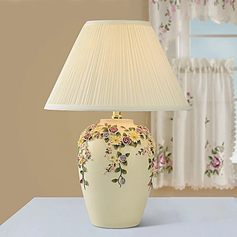 Fabric Art Led Table Lamp European Pastoral Creative Bedroom Cloth Bedside Lamp Room Hotel Room Decoration Home Deco Art Deco