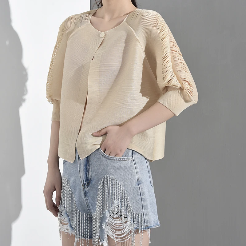 

lanmrem 2019 New Spring Summer Round Neck Three-quarter Sleeve Apricot Pleated Loose Big Size Shirt Women Blouse Fashion YF2361