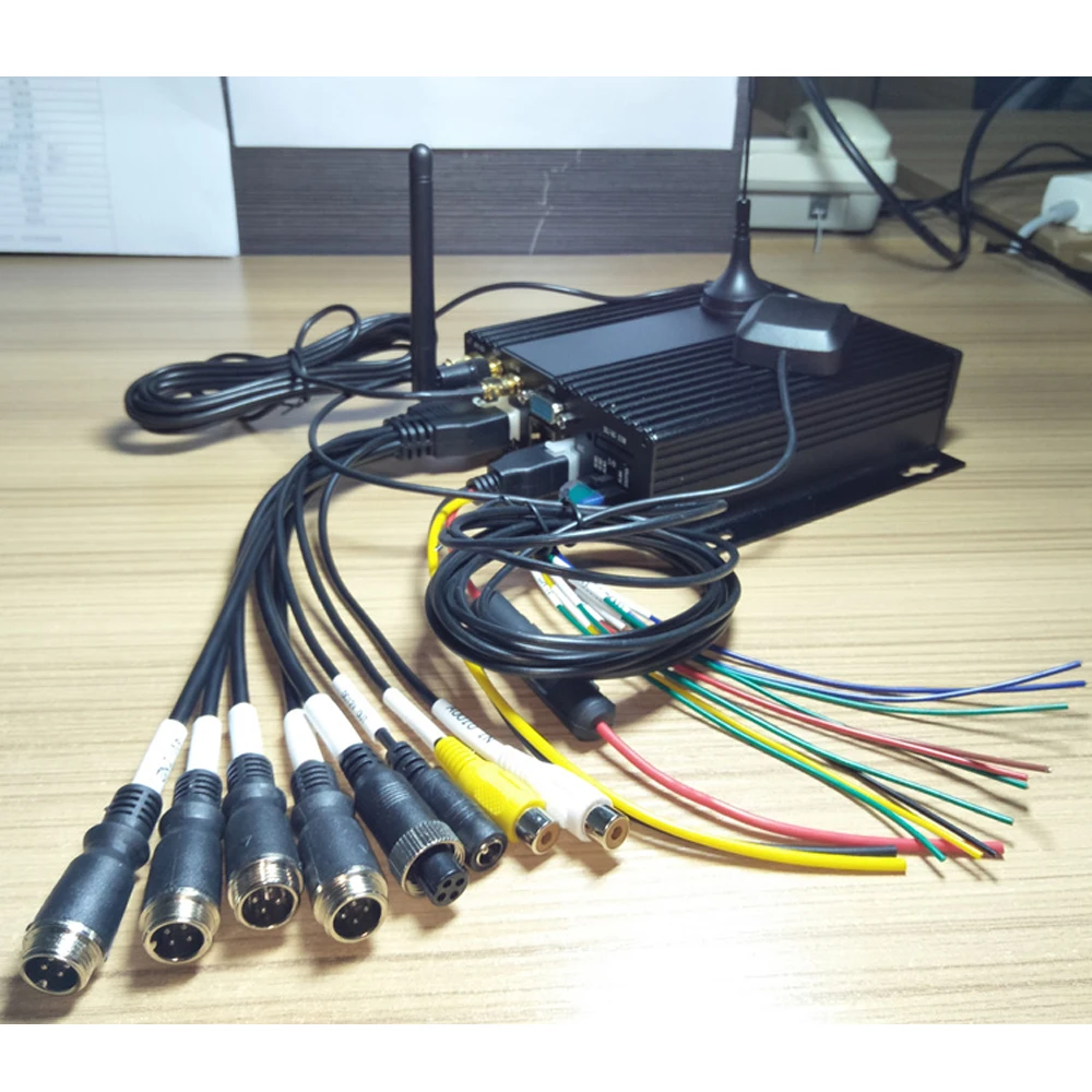 4G HD audio and video input AHD 4CH 4G GPS WIFI dual SD card mobile DVR taxi / truck / train can be set low voltage protection