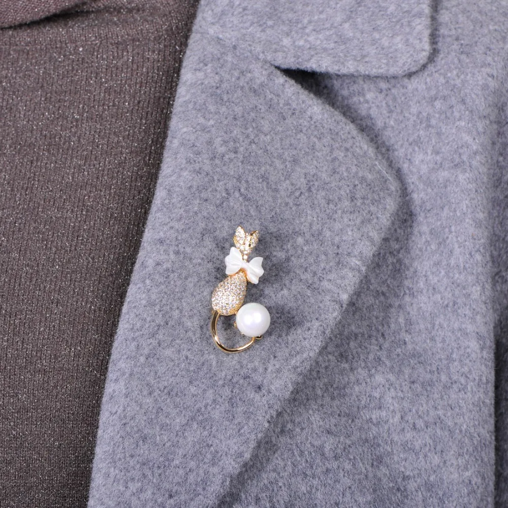 Blucome Exquisite Cat Brooch Cubic Zircon Animal Jewelry Women Girls Sweater Collar Pins Banquet Gathering Accessories Presents