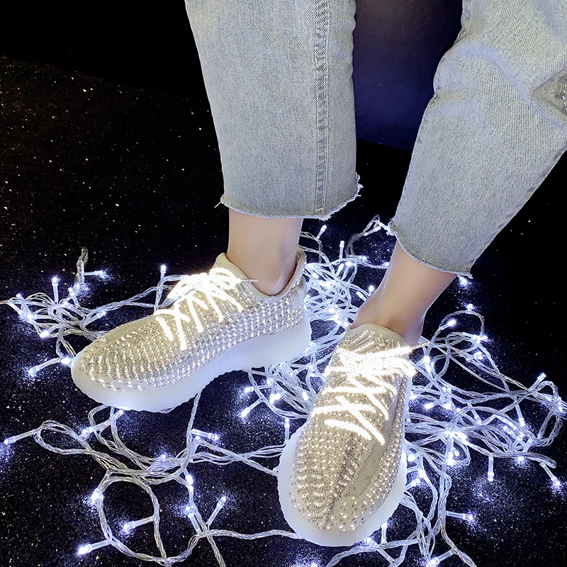 

Shiny Sneakers Women Designer Night Reflect Light Shoes Woman Fashion Trainers Glow Shoes Walking Female Footwear Ladies Sneaker