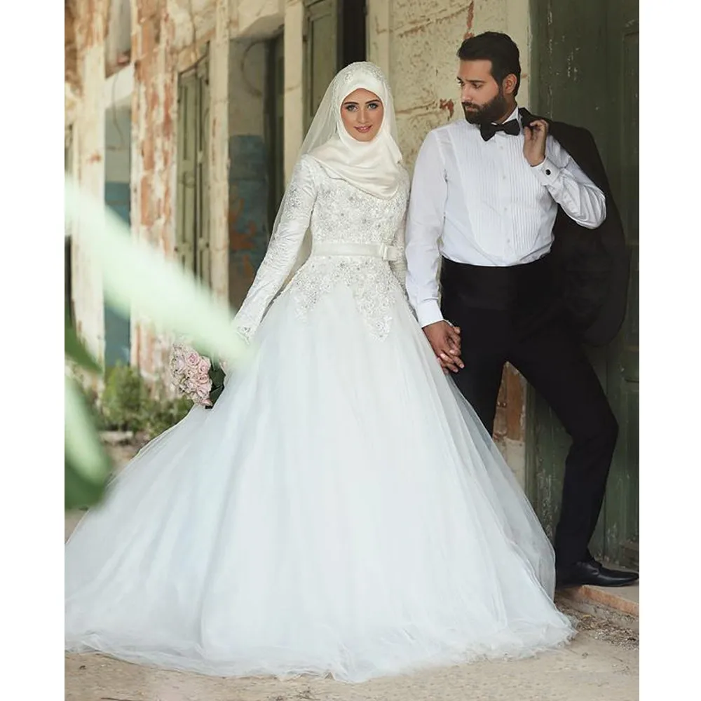 2016-High-Neck-Long-Sleeves-Wedding-Dresses-Muslim-Lace-Applique-Chapel-Train-Bridal-Wedding-Gowns-robes (1)