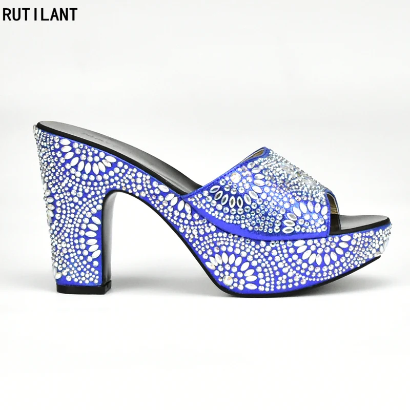 Высокое качество, новые коллекции итальянской женские босоножки украшены Стразы Щепка Цвет с открытым носком; пикантная женская обувь вечерние свадебные туфли-лодочки - Цвет: Синий