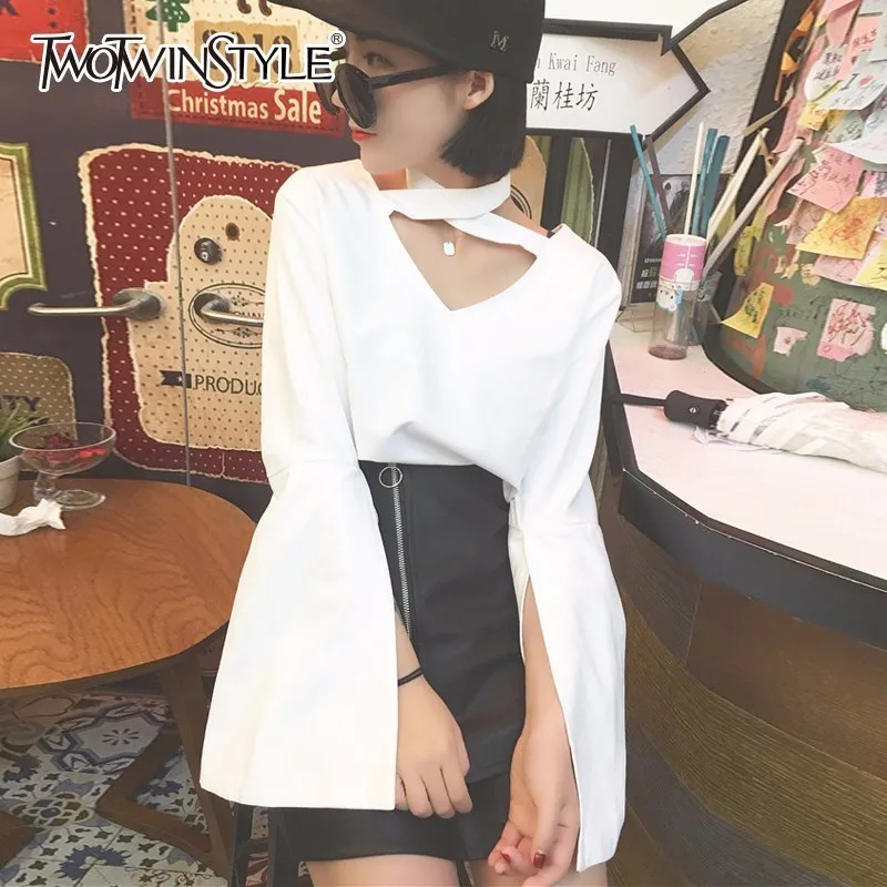 Prix TWOTWINSTYLE V Cou Chemise Fendue Femelle Flare Manches Blanc Sexy Pull Chemises Tops Printemps 2018 Femmes De Mode Coréenne Vêtements