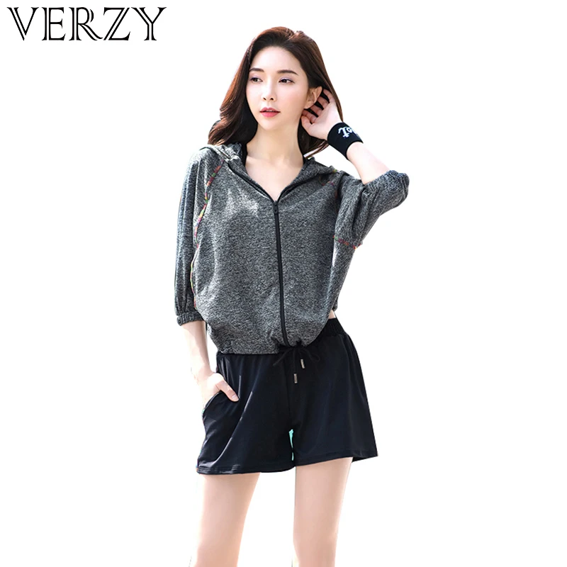 

Four-pieces summer yoga sets black dark grey three quarter sleeves running fitness sportswear padded bra+leggings+shorts+hoodie