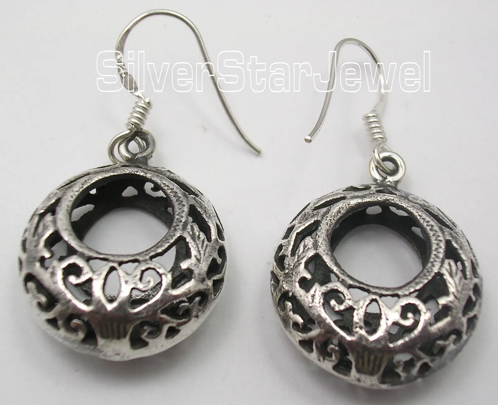 

Chanti International Made In India !! Silver OLD STYLE WELL MADE Dangle Earrings 3.8 CM