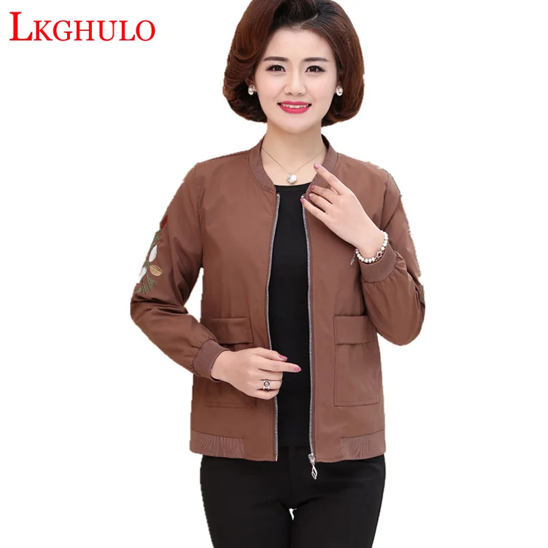

2018 Spring Middle-aged Women Windbreaker Coat Loose Large size Embroidery Mother loaded Women Jacket Autumn Outerwear A319