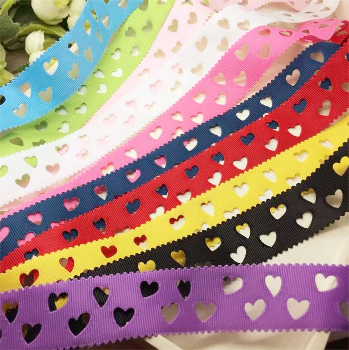 

Free shipping 10 yards 1-1/8'' 28mm Heart engraved Grosgrain Ribbon clothing hairbow gift wrapping garment accessory 10 yards