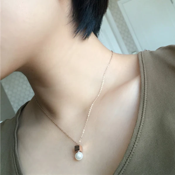 

New Arrival Titanium Steel Women Elegance Pearl Pendant Necklace/ Single Pearl Pendant Necklace Cheap