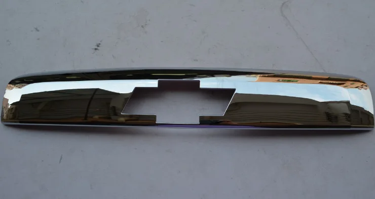 

FOR 07-14 Chevy Tahoe+Suburban Chrome Top Liftgate Molding