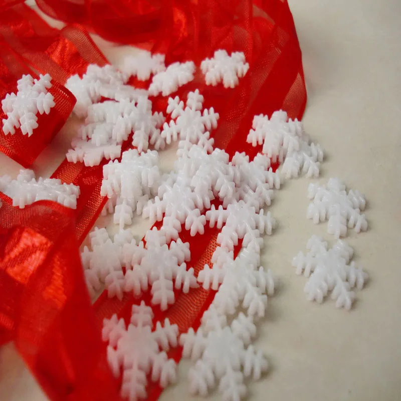 

100pcs Mini Crafts New Party Environmentally Friendly Christmas Decorations Cake Decorating Suppy Artificial Snowflakes