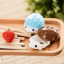 12 шт. точилка для карандашей с мультяшным ежиком, с двойными отверстиями, Студенческая стандартная машина для резки карандашей, 3 цвета, Deli 0564