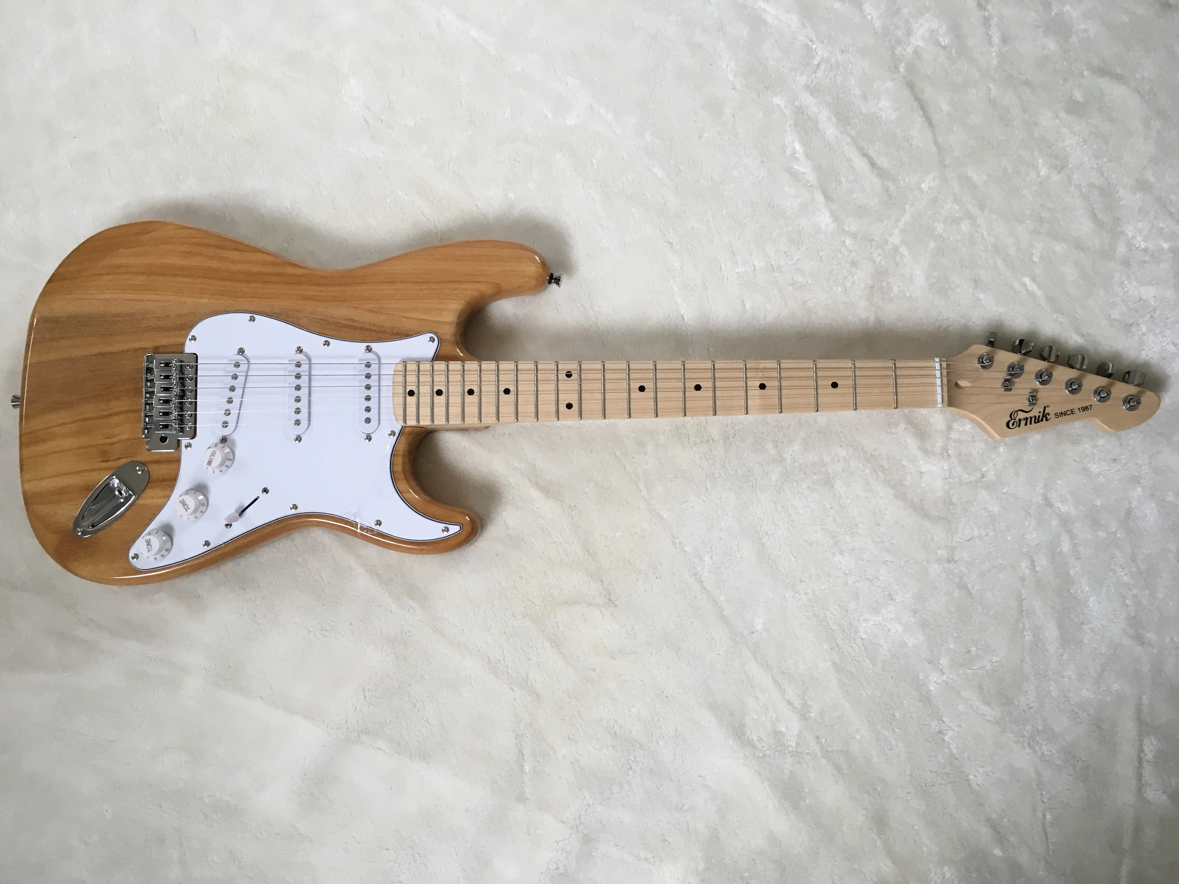 

Electric guitar/2019 new st Natural color guitar/guitar in china/free shipping