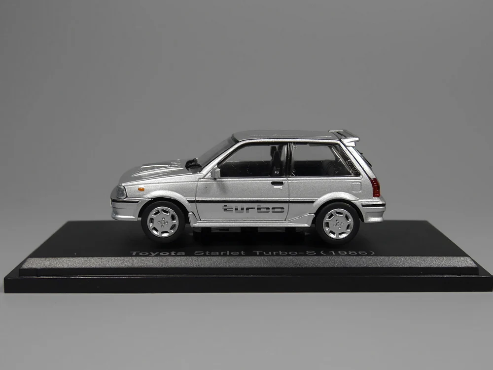 Авто ИНН-ixo 1:43 Toyota Starlet Turbo-S 1986 литая модель автомобиля