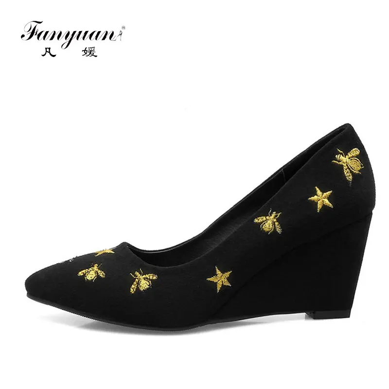 

Fanyuan 2017  Women Wedges Pump Spring Stars Printing Embroider Flock High Heels Shoes Pointed Toe Slip-on National Style Shoes