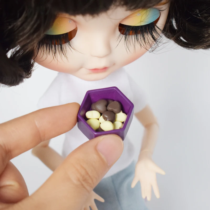 

1Box 1:6 Scale Dollhouse Miniature Chocolate Pretend Play Doll Food for Blyth Pullip Doll's Accessories Toy