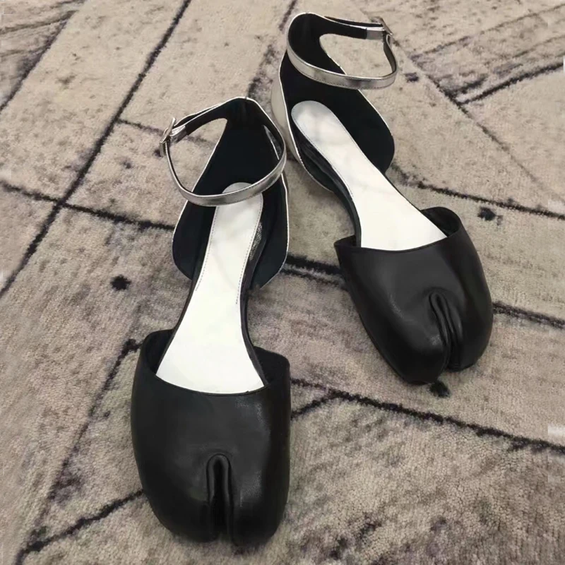

2018 Ins Hot Spring Summer Casual Flats Shoes Woman Designer Toes separated Cow Leather Flats Ankle Strap Woman Cozy Flats Tide