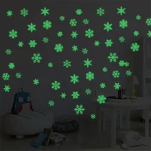 50 шт./компл. красочные светящиеся дома Снежинка Рождество наклейки на стену светятся в темноте наклейка для детей детские комнаты флуоресцентный Декор