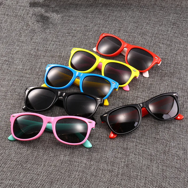 

2019Kids Polarized light Sunglasses with Case Boys Girls TR90 Silicone Safety Sun Glasses Gift For Children Baby UV400