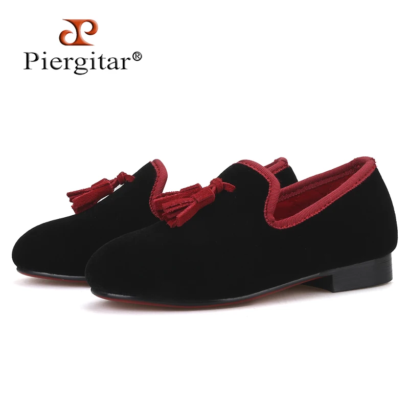 

Piergitar 2019 handmade Black colors velvet children tassel shoes same men loafers designs parental shoes banquet kid's loafers