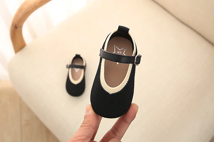 Дышащая детская Свадебная обувь в Корейском стиле г., Весенняя нескользящая обувь на мягкой подошве для маленьких девочек от 1 до 3 лет, новая обувь из сетчатой ткани для малышей - Цвет: Черный