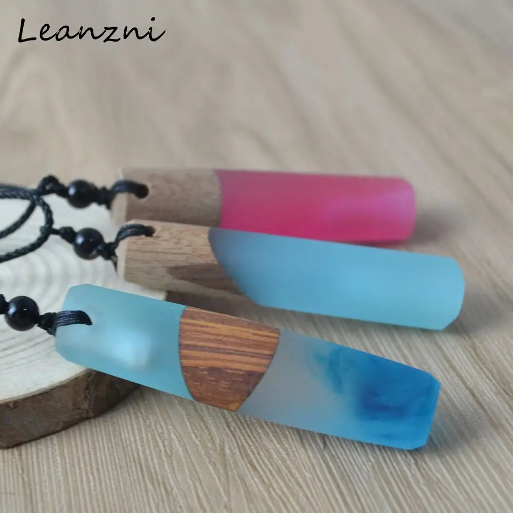 

Leanzni The new resin necklace is a long rope suspension chain for men and women and a natural wooden necklace gift pair