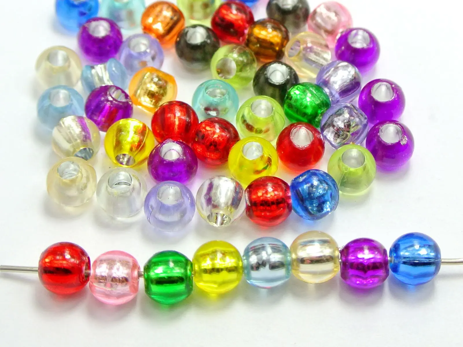 Акриловые бусины изделия. Где находится бусин. Матовые акриловые бусины. Где находится бусин. Коробочки для бисера разноцветные.