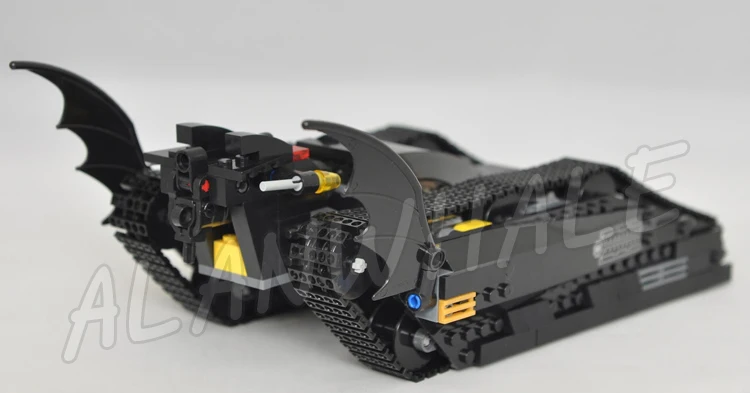 763Pcs Super Heroes Batman Movie Bat Tank The Riddler and Bane's Hideout 07067 Model Building Block