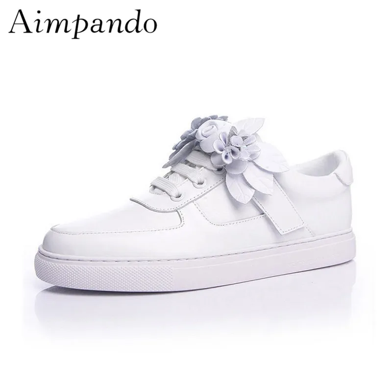 

2019 Spring Thick Heel Casual Flat Shoes Woman Fashion Carved Sunflower White Shoes Lace Up Hook Loop Flats