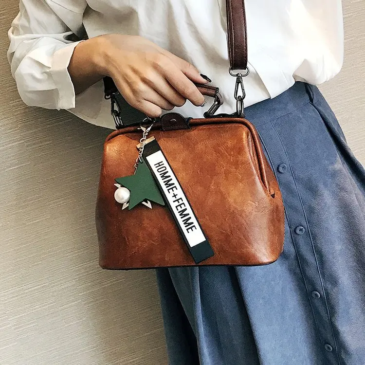 

2019 new oily wax leather lock buckle retro doctor bag handbag woman single shoulder oblique