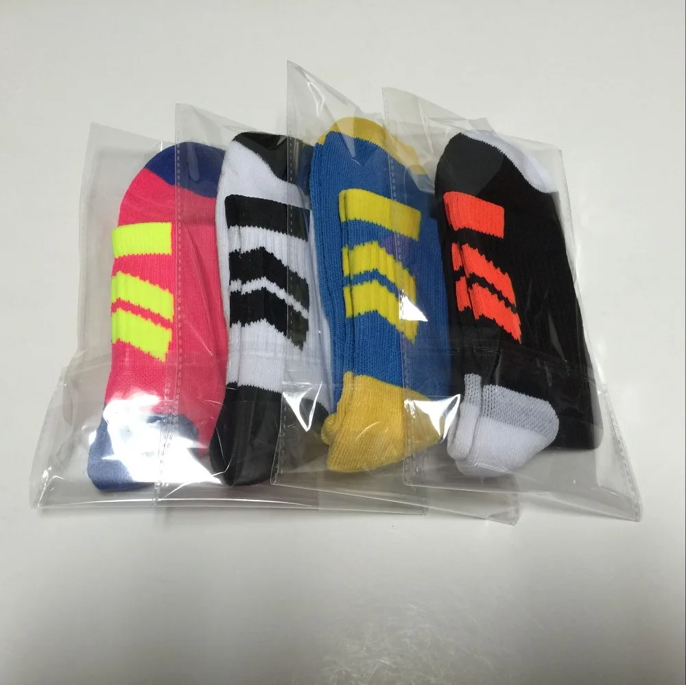futebol basquete badminton tênis correndo meias