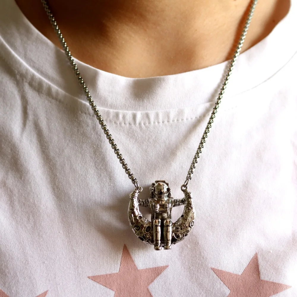 Astronaut On The Moon Novelty Design Pendant Necklace Men Women Universe Space Galaxy Stainless Steel Chain Necklace