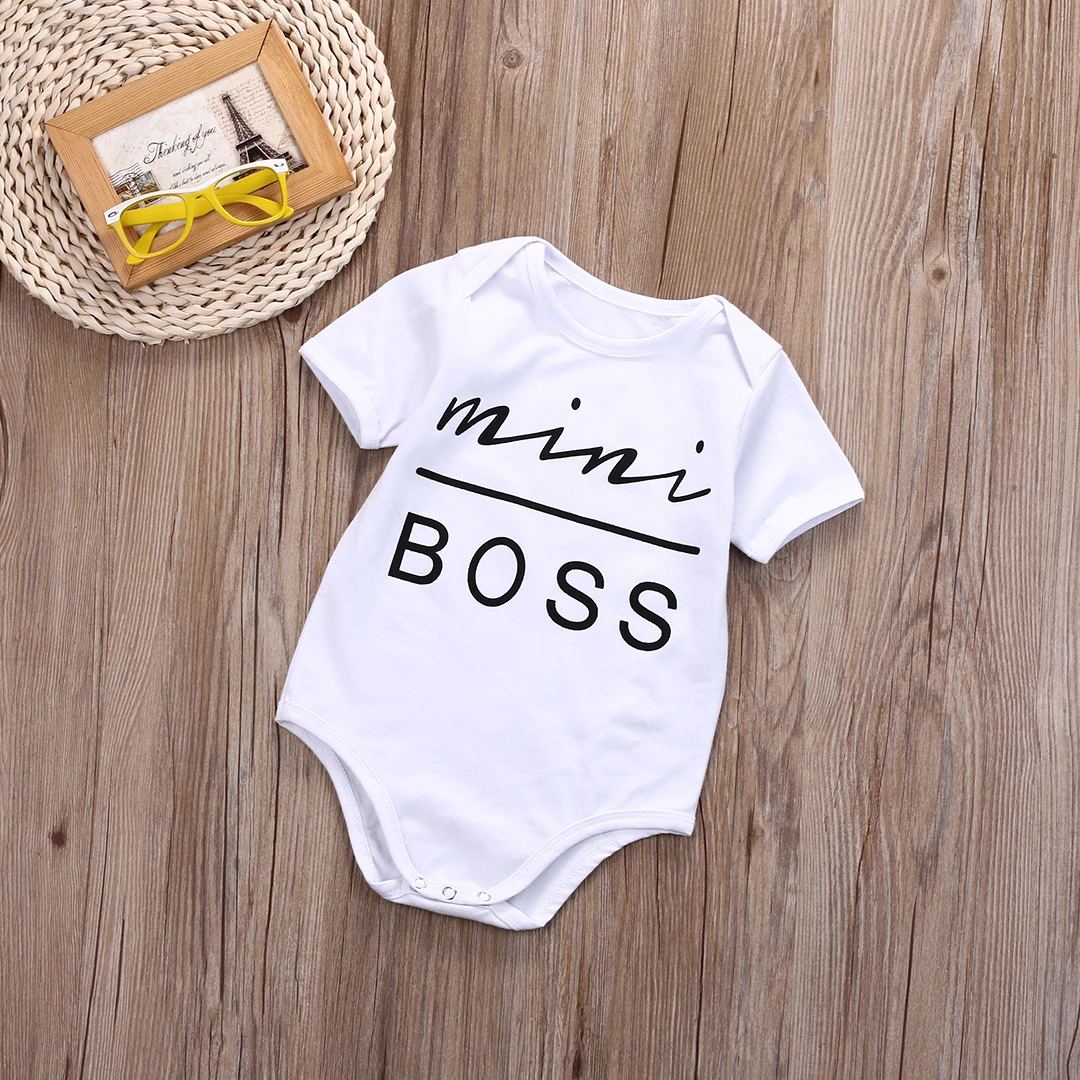 Бренд Multitrust, хлопковая одежда для новорожденных мальчиков и девочек, комбинезон с короткими рукавами и надписью «Mini Boss», летний пляжный костюм