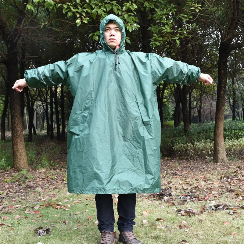 плащ для рыбалки непромокаемый с капюшоном охфорд. плащ для рыбалки непромокаемый с капюшоном охфорд. плащ-дождевик (камуфляж woodland). дождевик фишерман. плащи дождевики мужские для рыбалки.