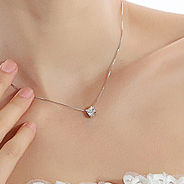 

Newly Arrival Trendy Inlaid Zircon Individual Clavicle Silver Plated Pendant