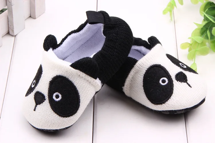 Обувь для мальчика для девочек с мультипликационным принтом «панда», «кроше» Детская обувь, новорожденные Мокасины детская обувь для малышей трикотажные детские тапочки для детей