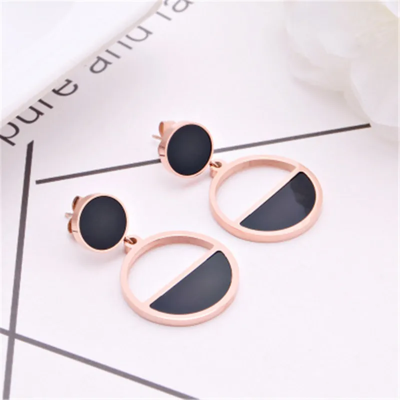 

New ladies titanium steel earrings ladies geometric personality semi-circle black piece birthday party earrings S119