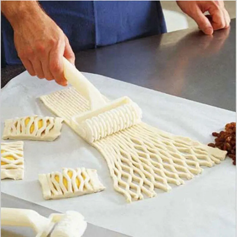 

1PC Dough Roller Small Size Baking Tool Cookie Pie Pizza Bread Pastry Lattice Roller Cutter Plastic Factory Price Cooking Decor