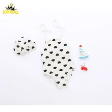 Цельный купальник для маленьких девочек с шапкой, купальный костюм без рукавов для девочек, летняя пляжная одежда с принтом в виде сердца, купальный костюм на бретельках для малышей